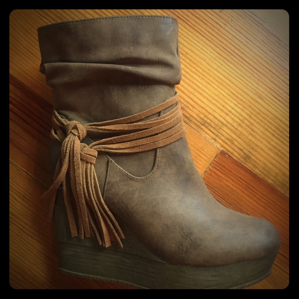 Sbicca wedge boots